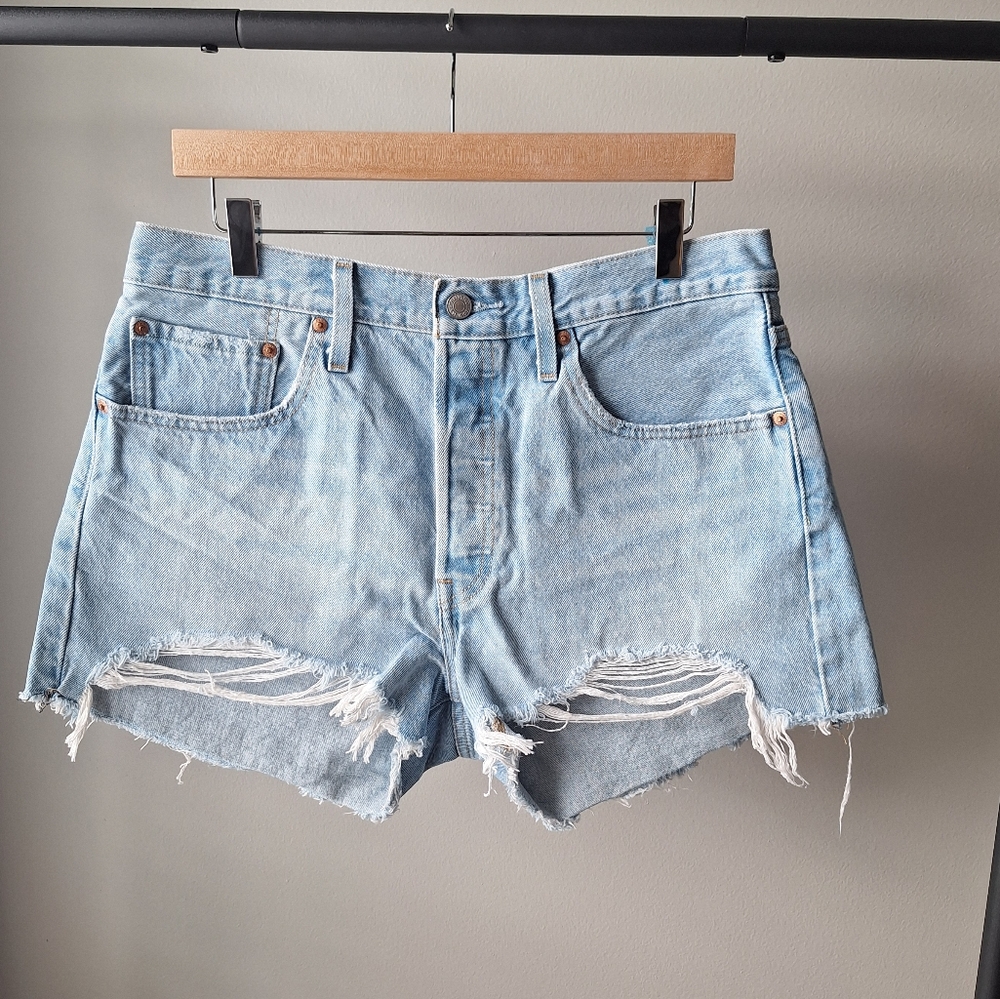 NWOT Levi's 501 high waisted shorts